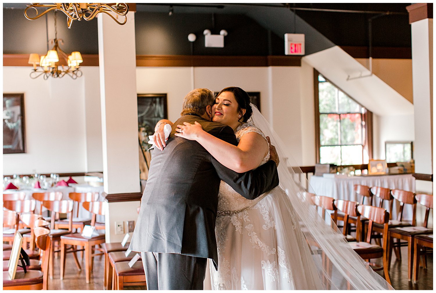\Fall_Wedding_at_Emmetts_Brewing_Company_West_Dundee_Illinois_12
