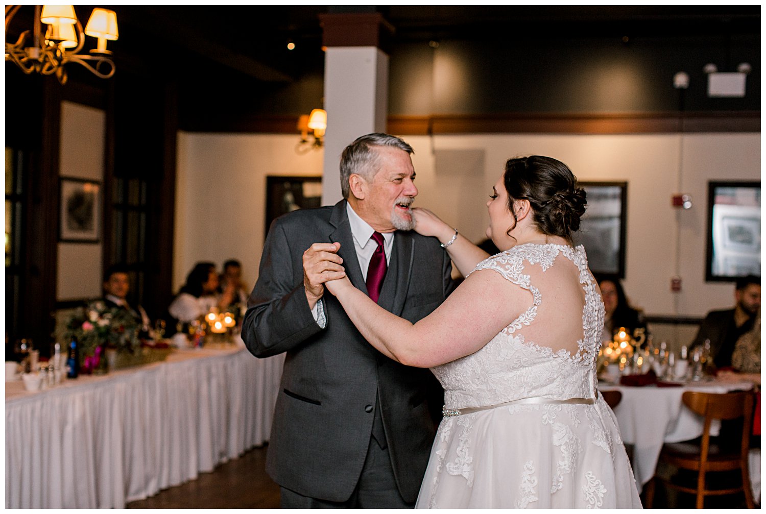 \Fall_Wedding_at_Emmetts_Brewing_Company_West_Dundee_Illinois_43