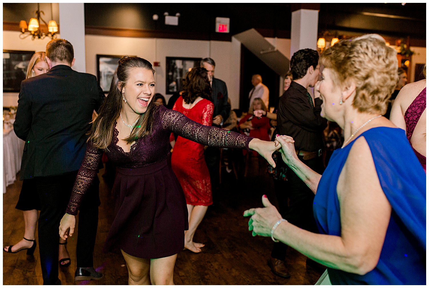 \Fall_Wedding_at_Emmetts_Brewing_Company_West_Dundee_Illinois_45